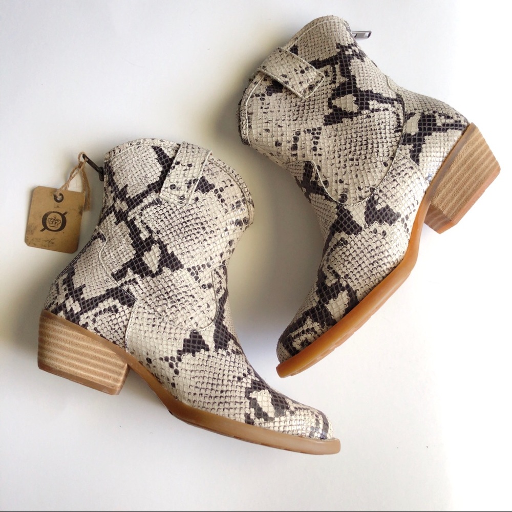 Born Wynd Snakeskin Western Boot in White Teak - Picture 2 of 13